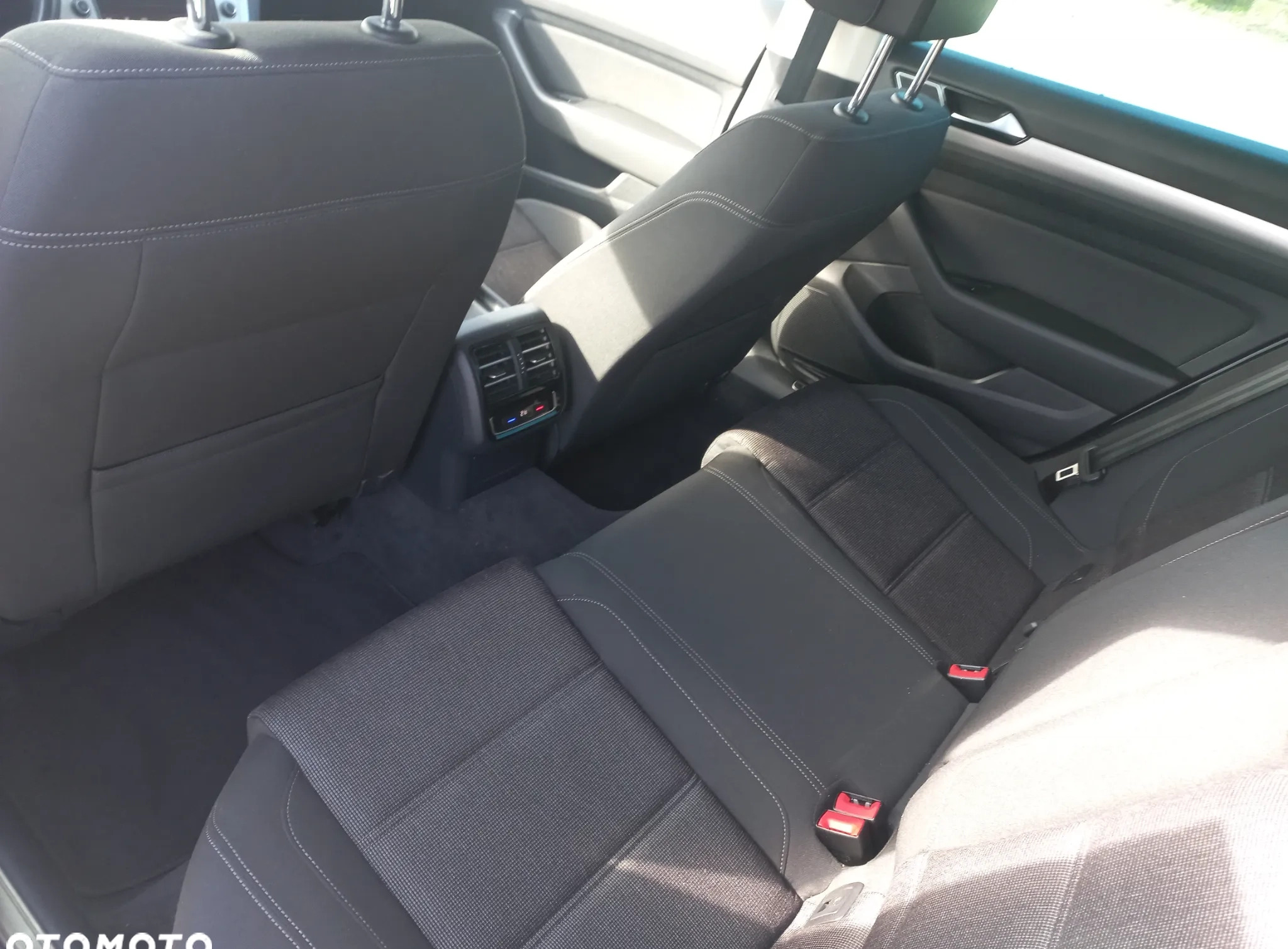 Volkswagen Passat cena 57900 przebieg: 189000, rok produkcji 2015 z Mława małe 154